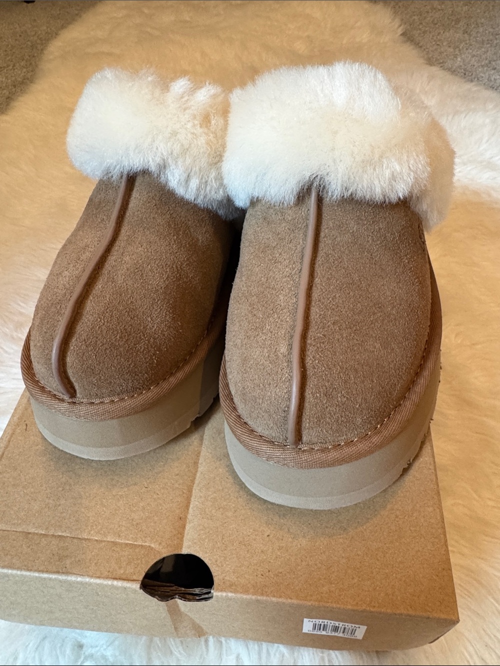 BNIB Size 5 UGG Chestnut Disquette Slippers with Cream Shearling Trim!